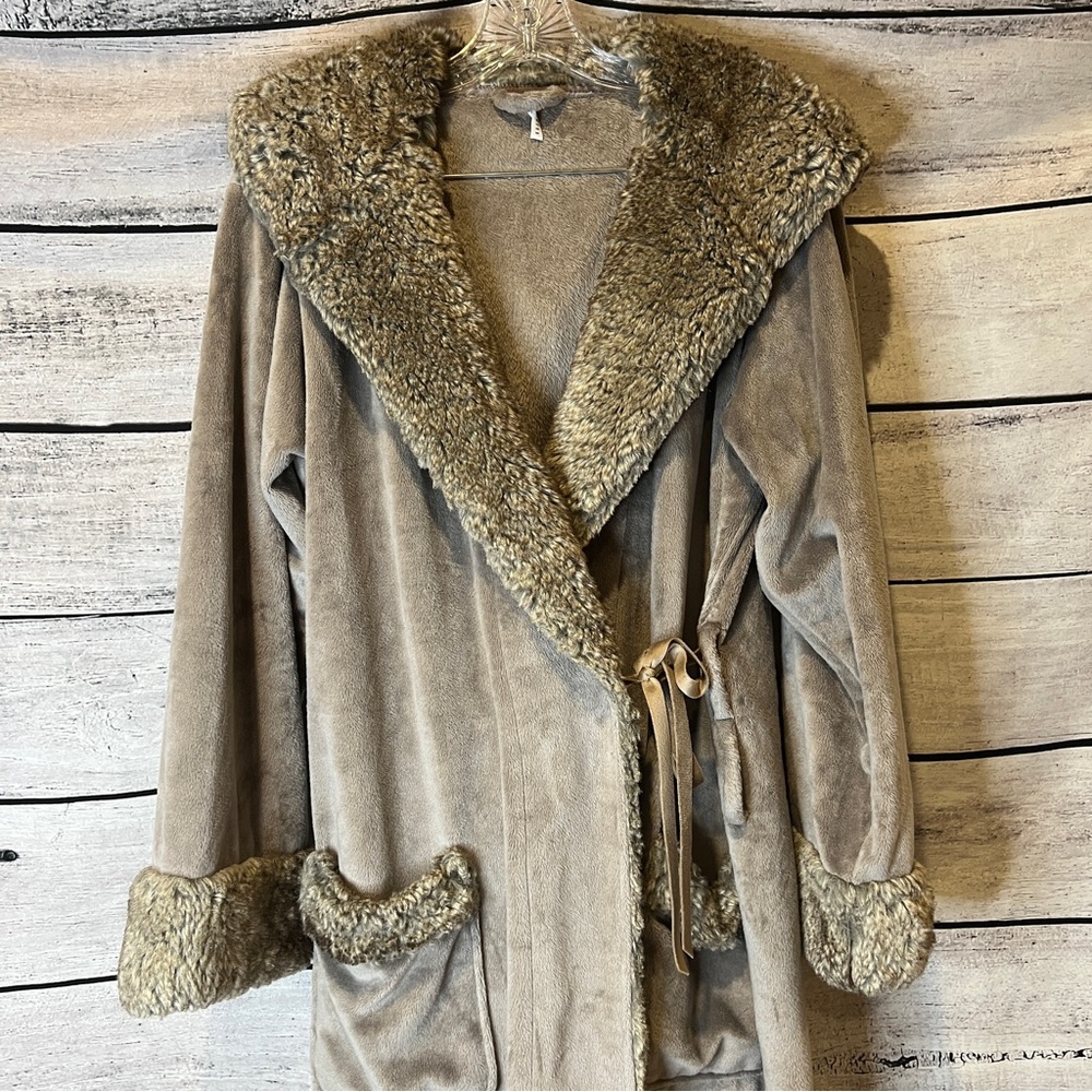 Pottery Barn Taupe Gray Fleece Robe With Faux Fur Collar Trim Size M 2 Pockets - Picture 3 of 9